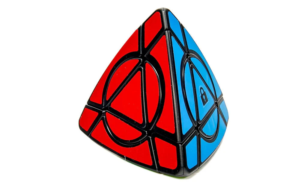 Crazy Tetrahedron Advance V1 (2 Center-Locking)